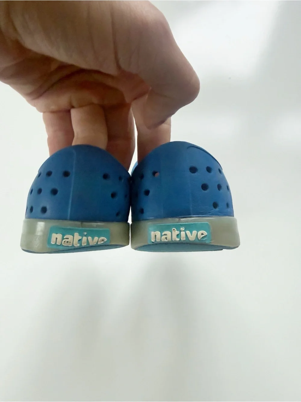 Native Jefferson Water Shoes - Blue Glow in the Dark size 9